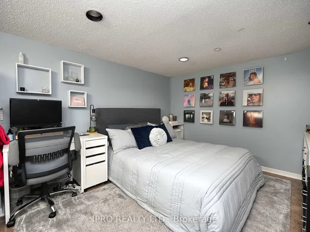 Additional image 32 of 13 Avon Park Dr