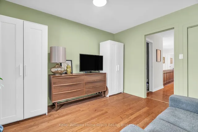 Additional image 32 of 82 Oak Ave