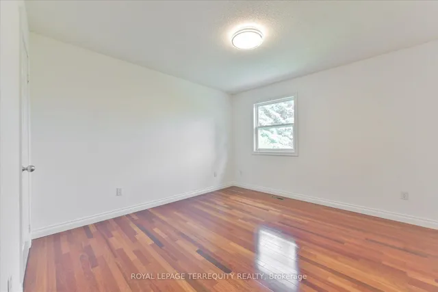 Additional image 30 of 2216 Dunvegan Ave