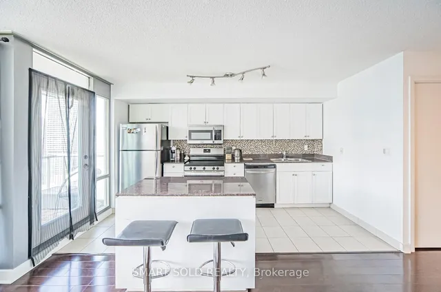 Additional image 10 of 81 Navy Wharf Crt Unit 2710