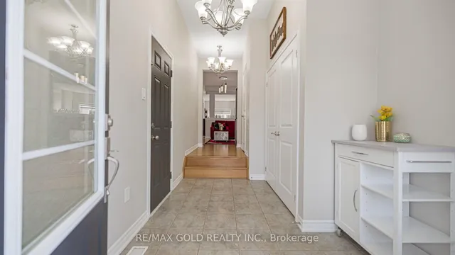 Additional image 5 of 5 Lola Cres