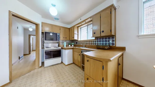 Additional image 11 of 26 Bromton Dr