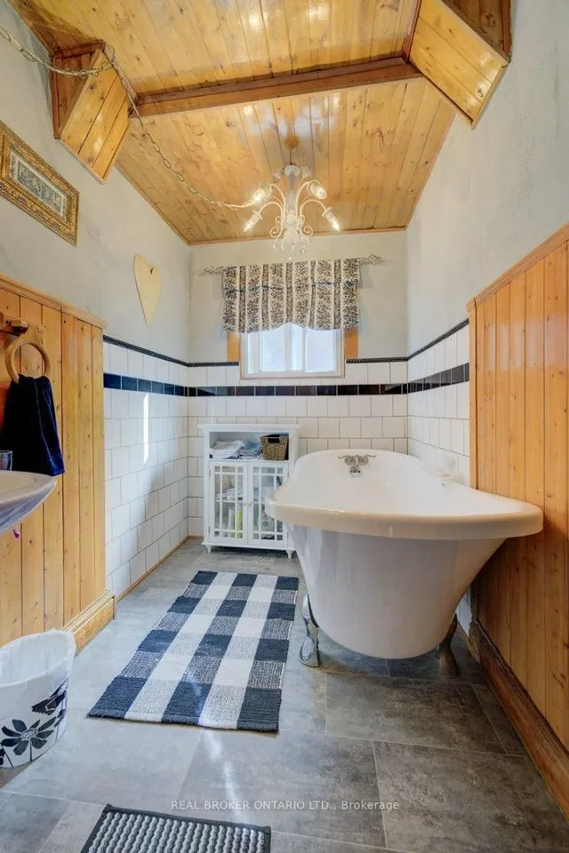 Additional image 12 of 458 Upper Wentworth St