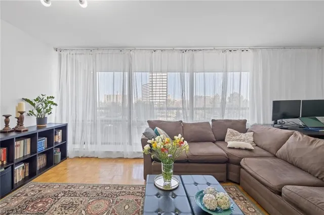 Additional image 4 of 135 Antibes Dr Unit 402