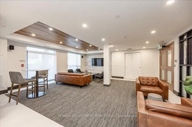 Additional image 5 of 340 PLAINS Rd Unit 102