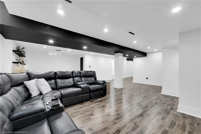 Additional image 42 of 72 Aldgate Avenue Ave