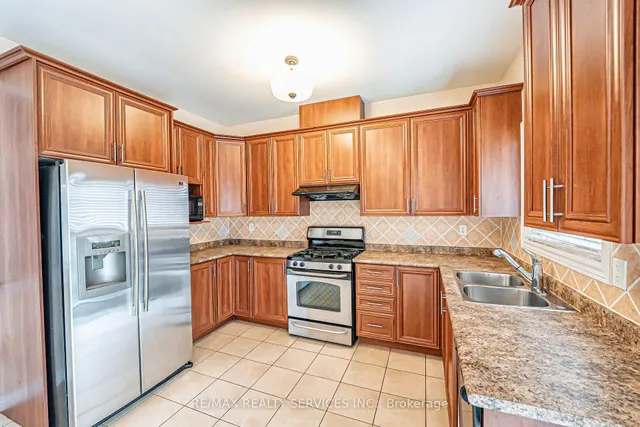 Additional image 17 of 32 Crystalview Cres