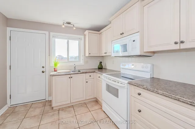 Additional image 11 of 25 Upper Canada Dr Unit 33