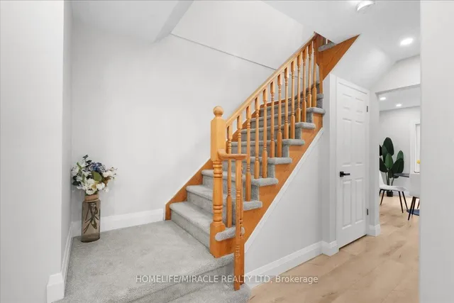 Additional image 16 of 102 Northmanor Cres