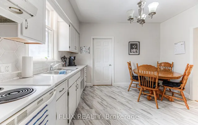 Additional image 32 of 744 Queen St