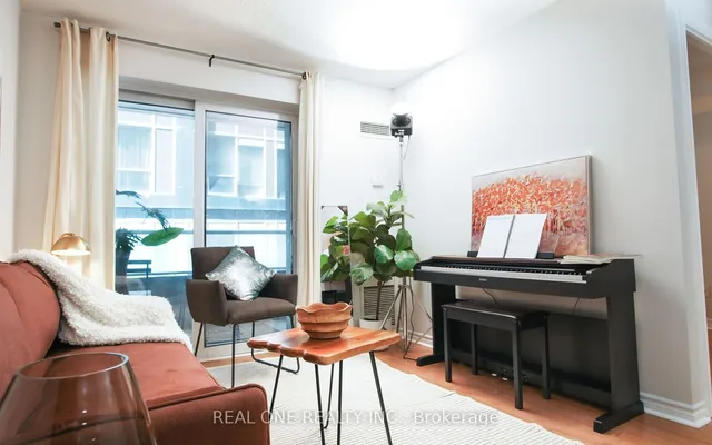 Additional image 2 of 250 Wellington St Unit 929