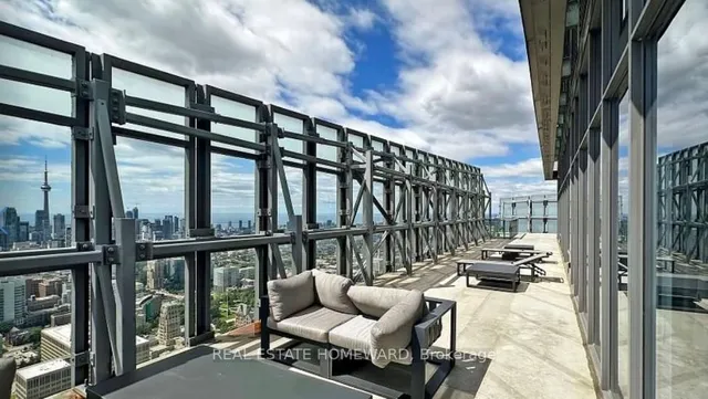 Additional image 3 of 1080 Bay St Unit LPH3