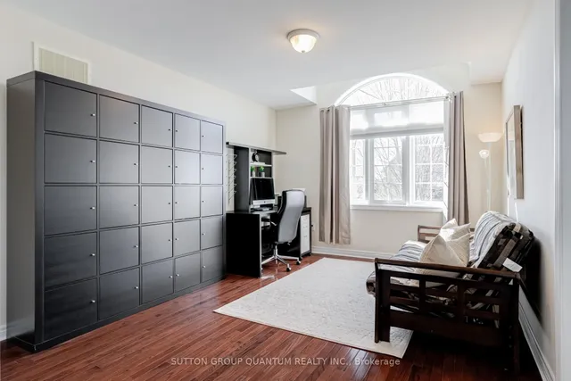 Additional image 34 of 49 Supino Cres