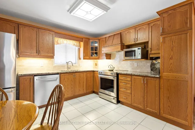 Additional image 15 of 18 Naples Blvd