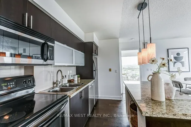 Additional image 7 of 80 Western Battery Rd Unit 2206