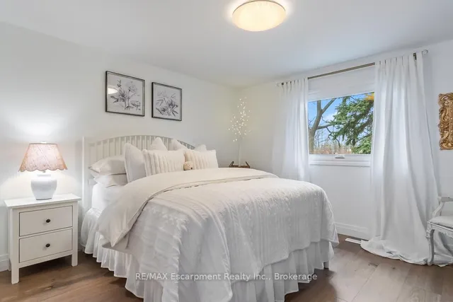 Primary image of 2365 Devon Rd