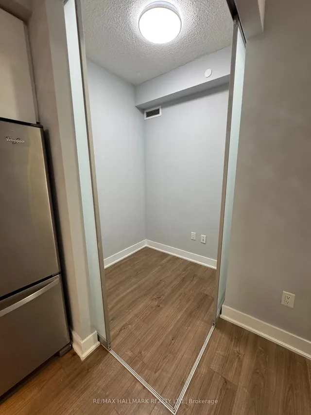 Additional image 10 of 30 Roehampton Ave Unit 418