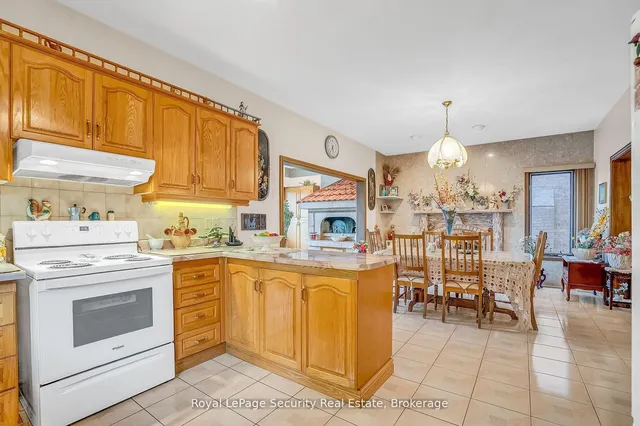 Additional image 13 of 27 Mulholland Ave