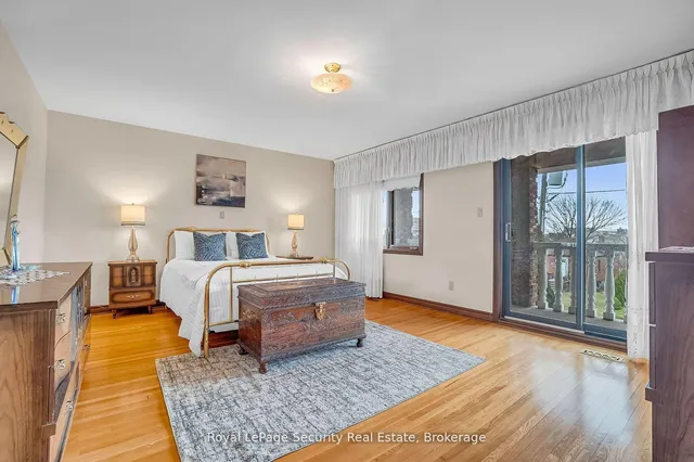 Additional image 22 of 27 Mulholland Ave