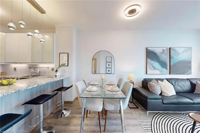 Additional image 10 of 219 Fort York Blvd