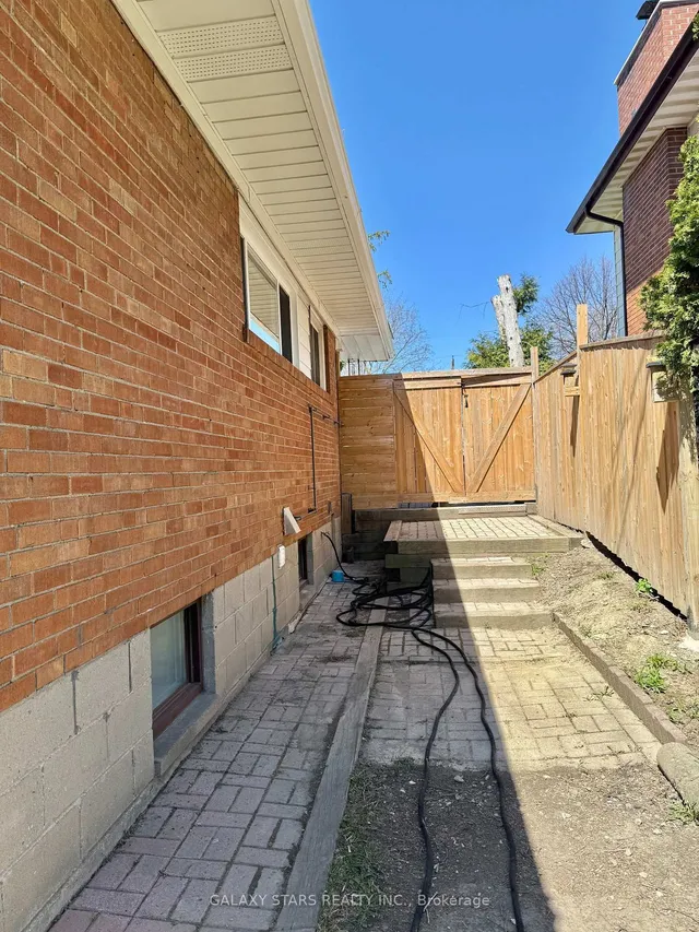 Additional image 49 of 57 Moorecroft Cres