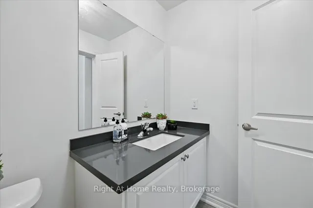 Additional image 29 of 465 Dundas St