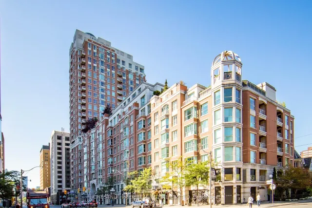 38 Avenue Rd Unit 400