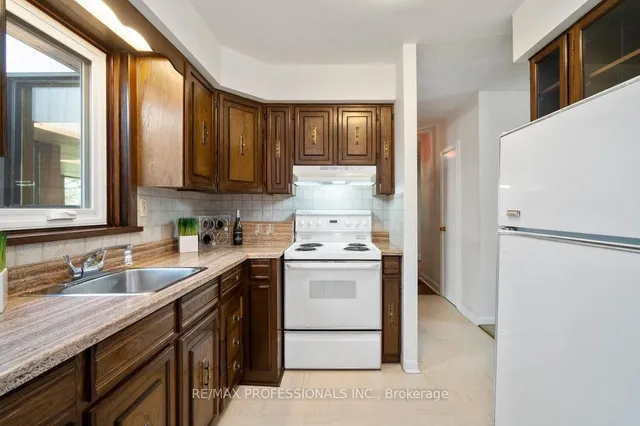 Additional image 16 of 33 Heathrow Dr