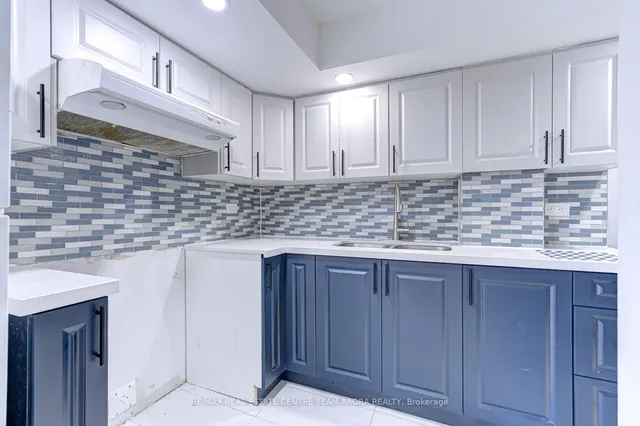 Additional image 27 of 10 Menoke Crt