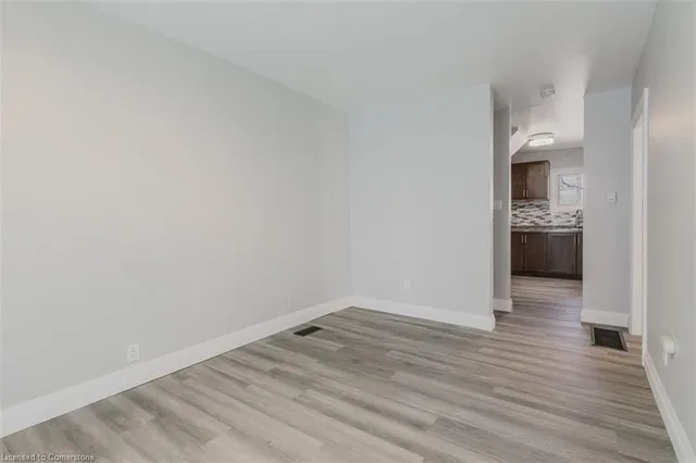 Additional image 25 of 31 Biggar Ave