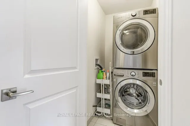 Additional image 35 of 383 Dundas St Unit 34