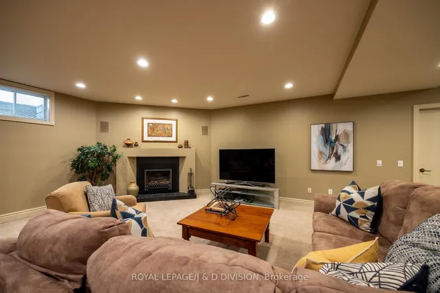 Additional image 27 of 42 Munro Blvd