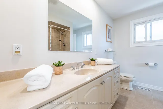 Additional image 15 of 648 THORNWOOD Ave