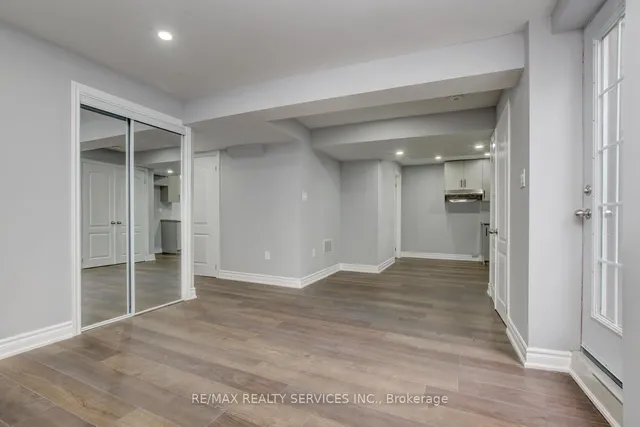 Additional image 32 of 44 Lormel Gate