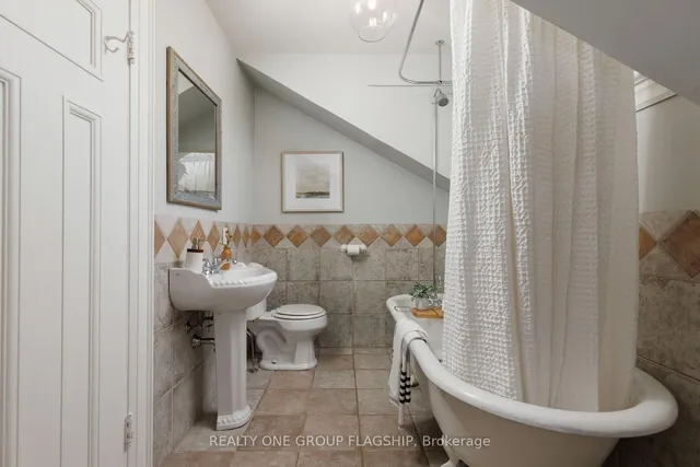 Additional image 40 of 69 Victoria Park Ave