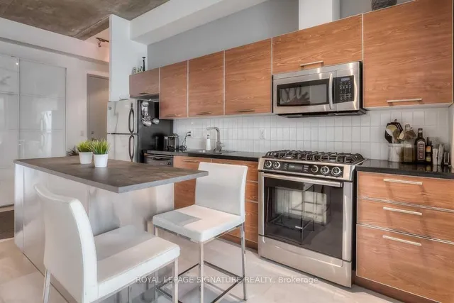 Additional image 7 of 60 Bathurst St Unit 909