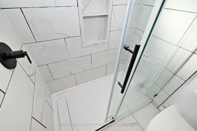 Additional image 32 of 73 Hickory Heights Cres