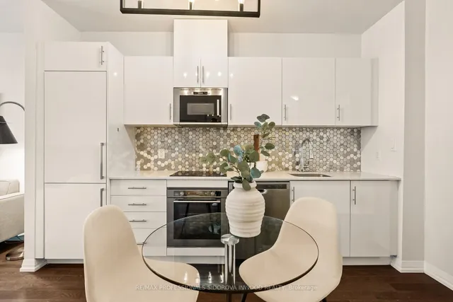 Additional image 5 of 460 Adelaide St Unit 102