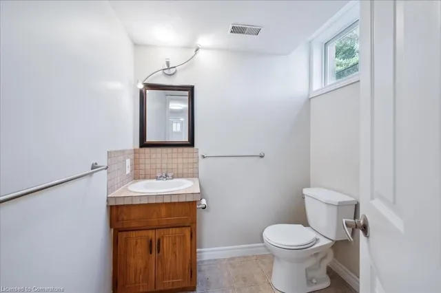 Additional image 34 of 36 Tilley Crt