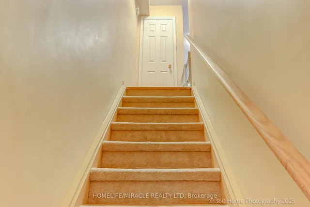 37 Four Winds Dr Unit 8