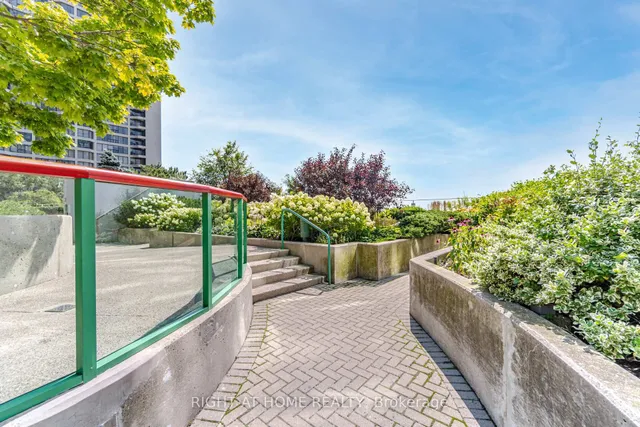 Additional image 42 of 77 Harbour Sq Unit 1812