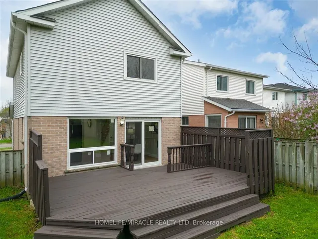 Additional image 34 of 102 Northmanor Cres