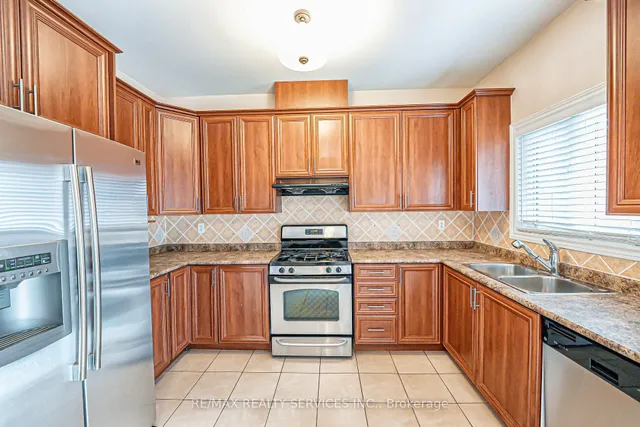 Additional image 18 of 32 Crystalview Cres