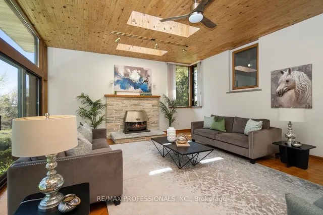Additional image 24 of 33 Heathrow Dr