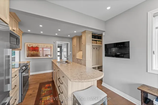 Additional image 8 of 637 Thornwood Ave
