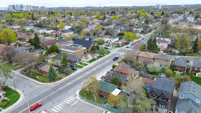 Additional image 3 of 319 Cosburn Ave