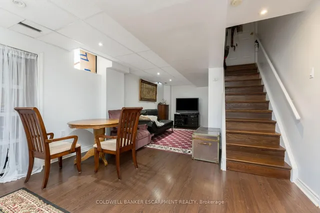 Additional image 30 of 593 Caverhill Cres