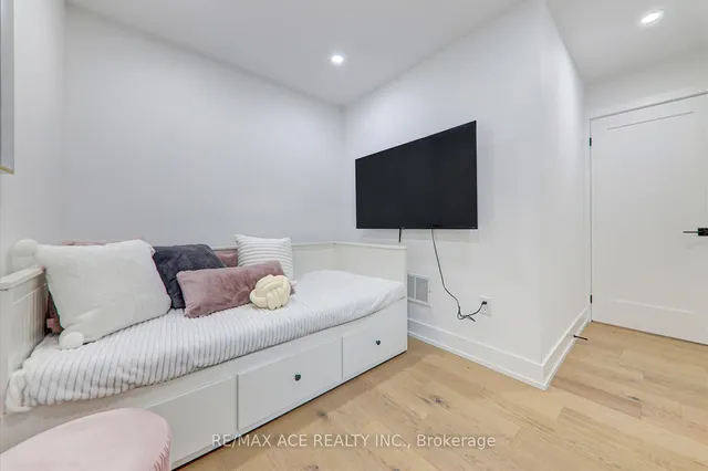 Additional image 15 of 35 Darlingside Dr