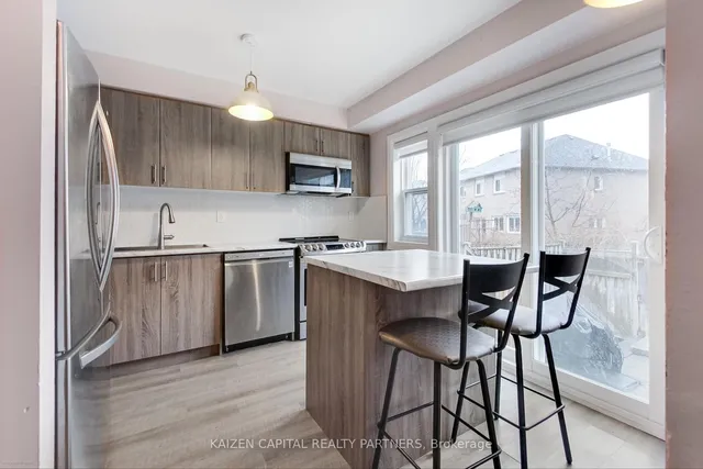 98 Spadina Rd Unit 98