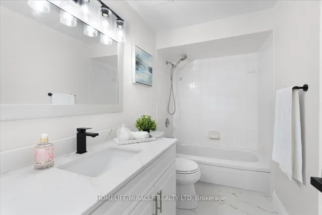 Additional image 24 of 102 Northmanor Cres